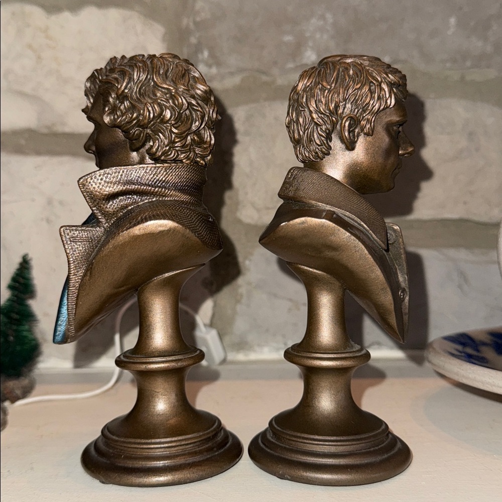 Sherlock Holmes and Watson BBC Busts of Characters - Picture 14 of 15